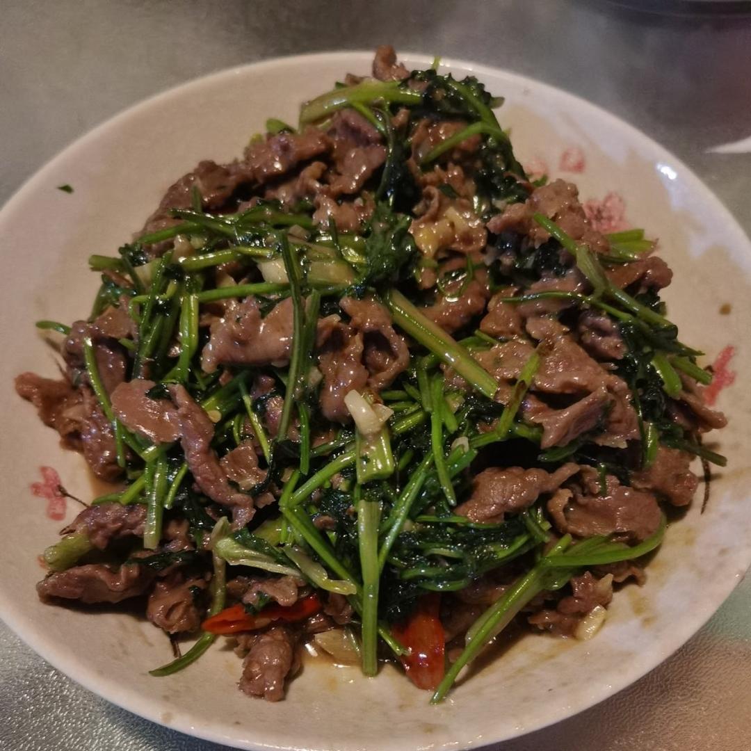 香菜爆炒牛肉（主打嫩）