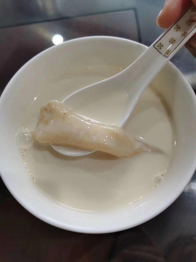 水牛奶炖鱼胶的做法