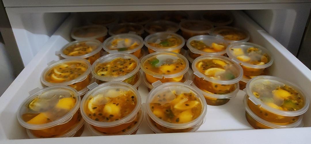 酸酸甜甜的百香果柠檬蜂蜜水