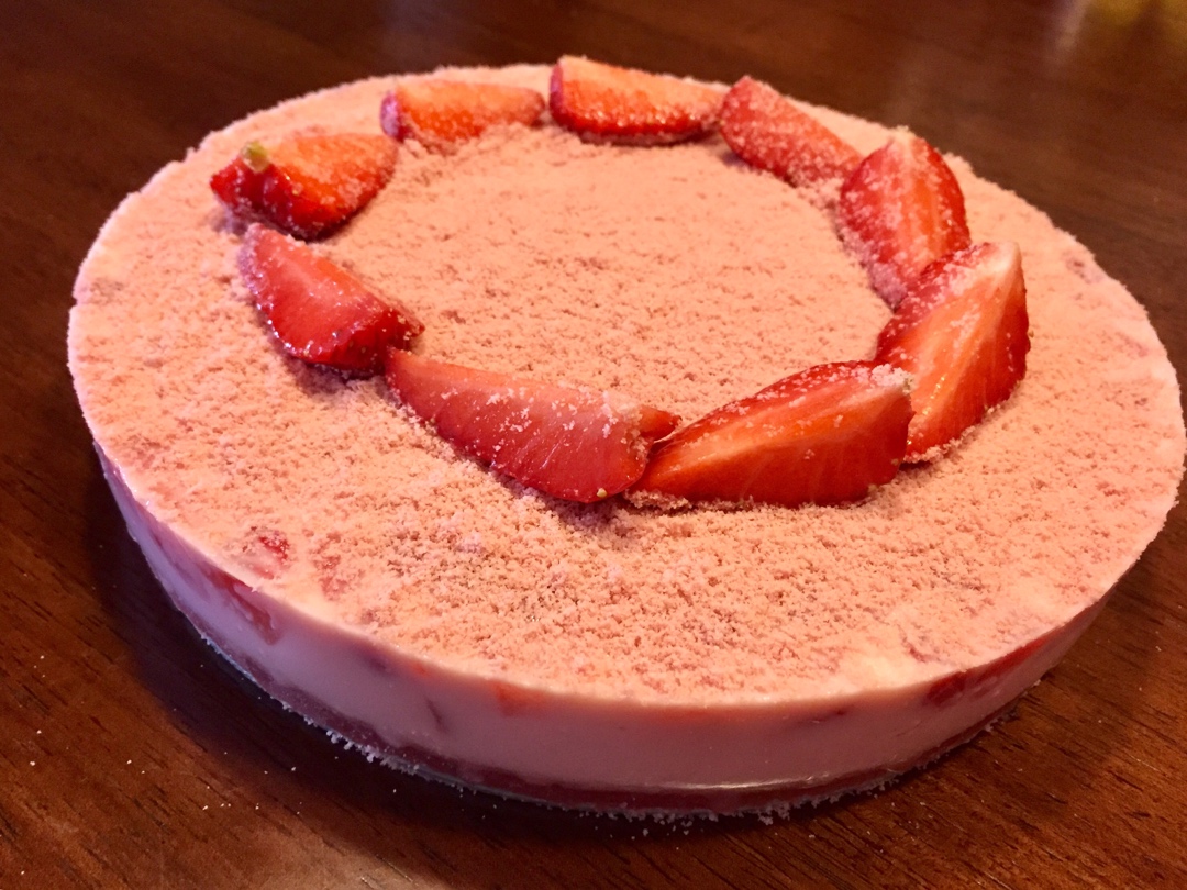 粉红奥利奥草莓酸奶慕斯蛋糕