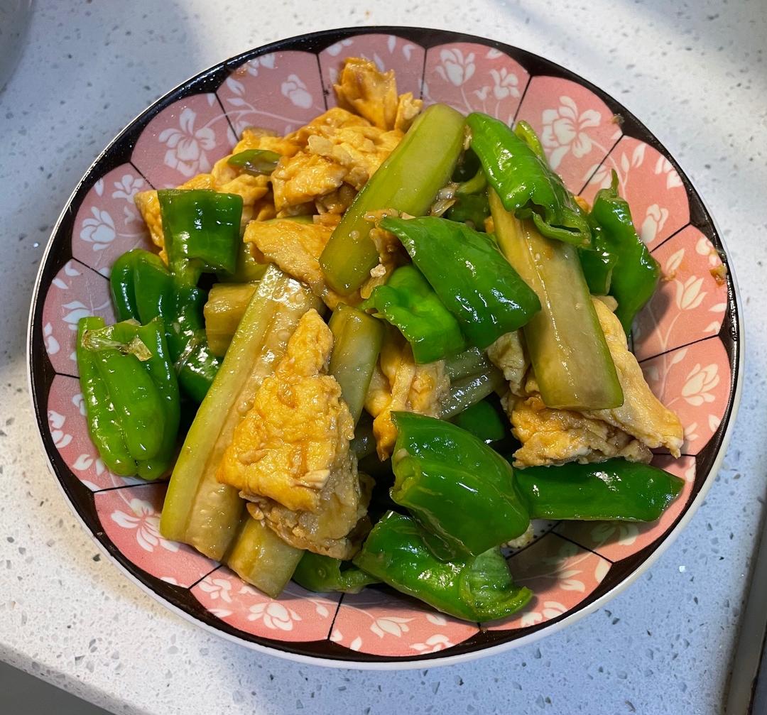 青椒丝瓜炒蛋的做法