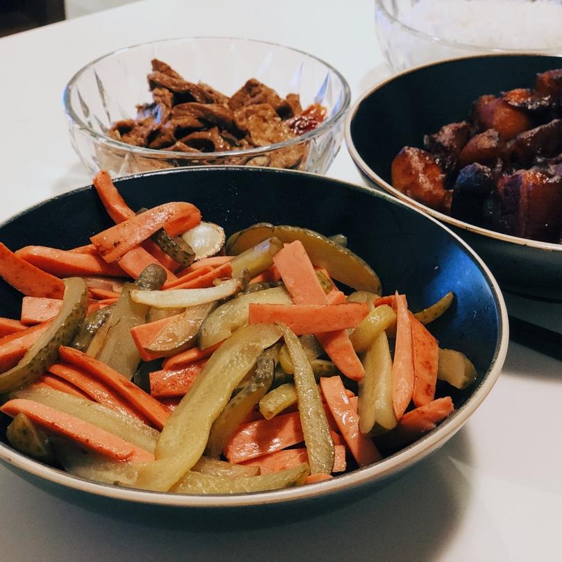 酸黄瓜炒火腿肠