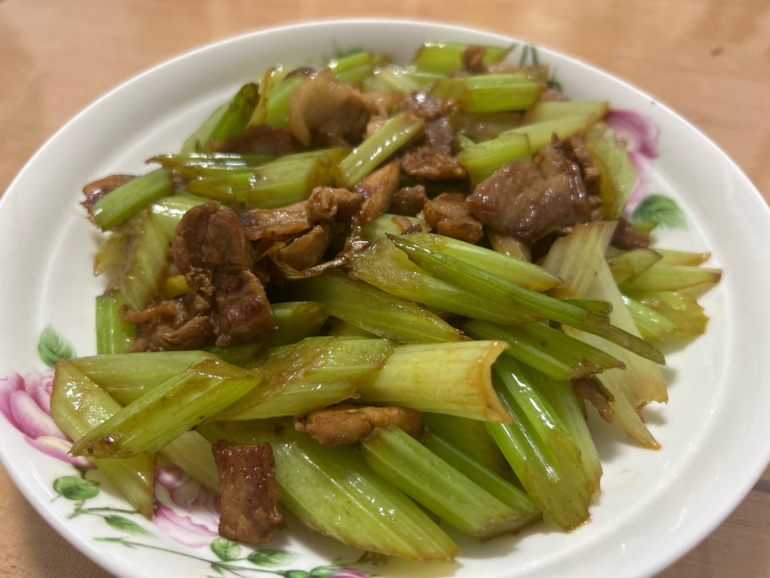 猪肉炒芹菜（小时候的家常菜）