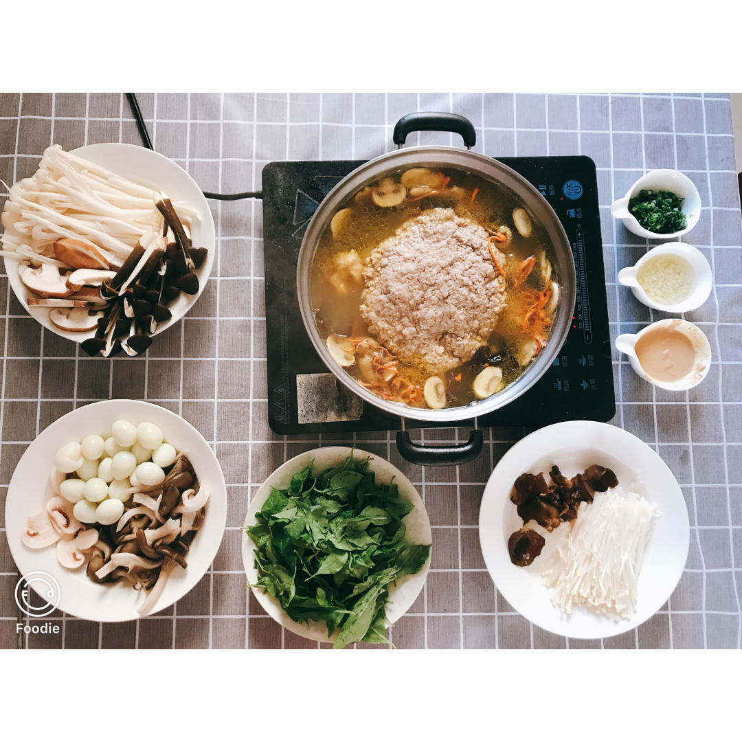 冬日里最温暖的一锅“肉饼鸡汤煲”——配菜各类菌菇
