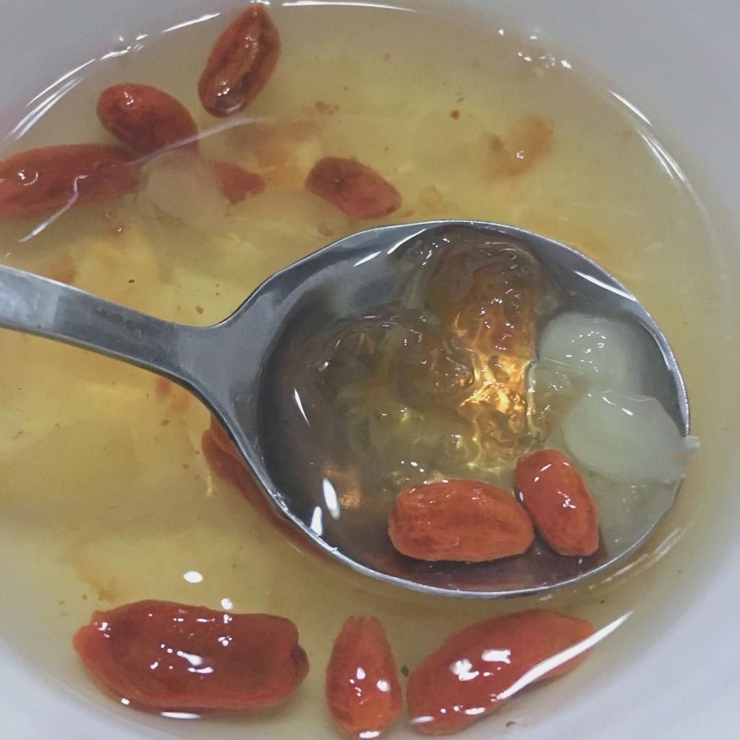 桃胶皂角米蔓越莓养颜羹