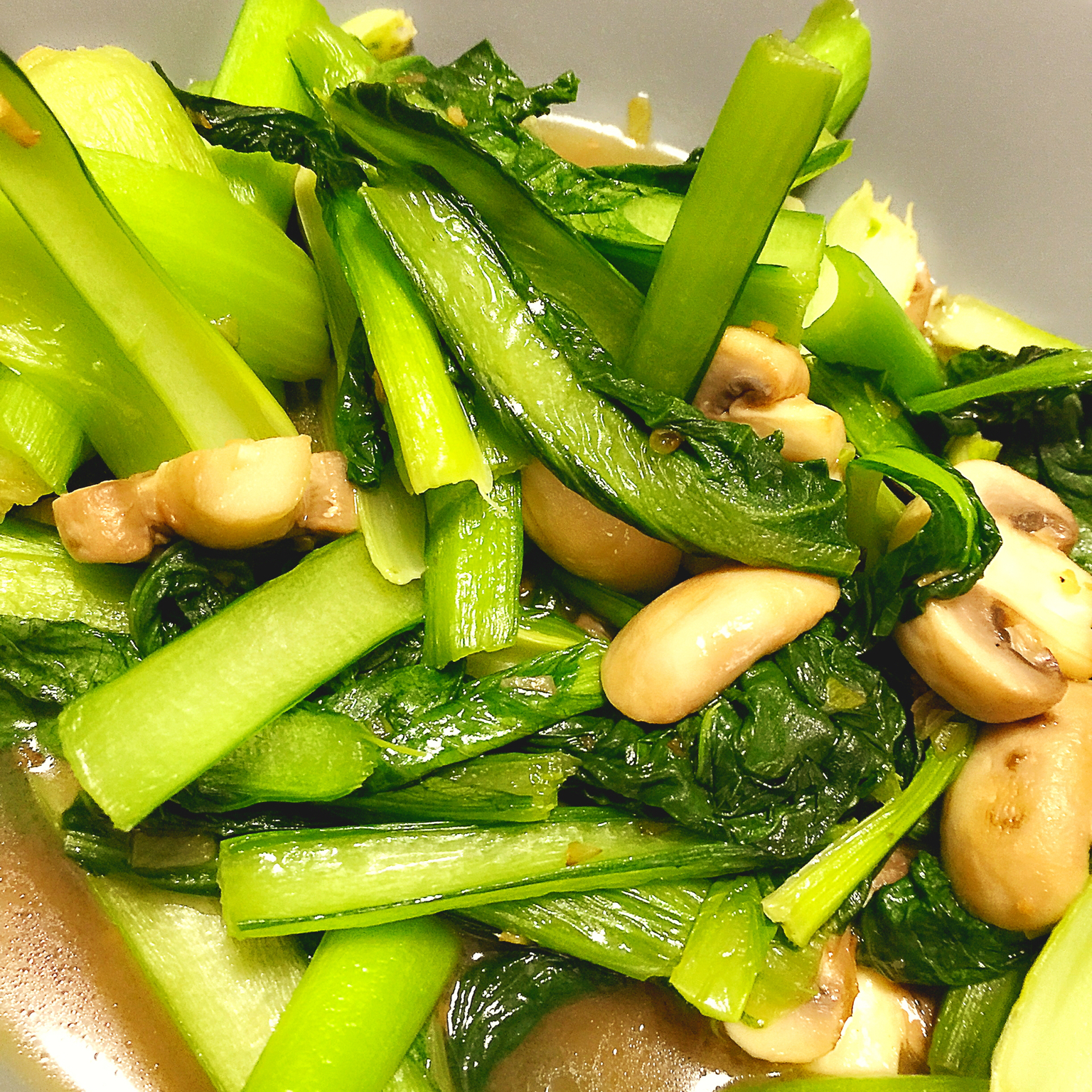 手捏菜炒蘑菇