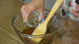 广式月饼—红莲蓉蛋黄馅、奶油椰丝馅的做法 步骤1