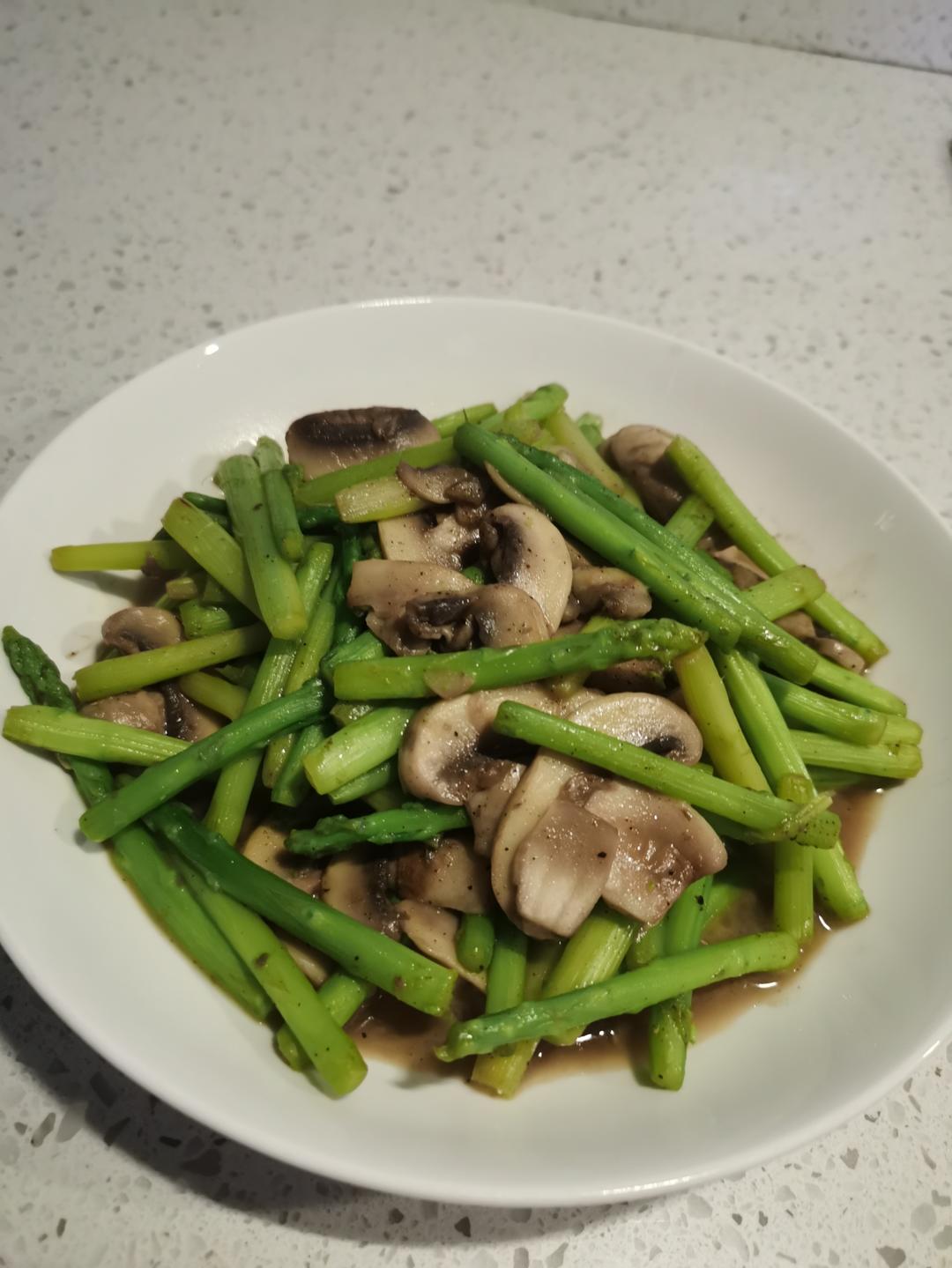 口蘑炒芦笋