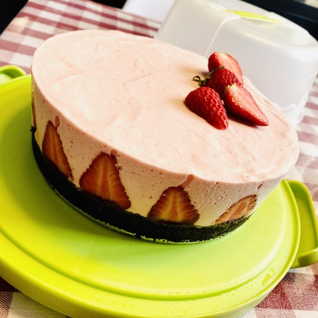 8寸草莓慕斯蛋糕