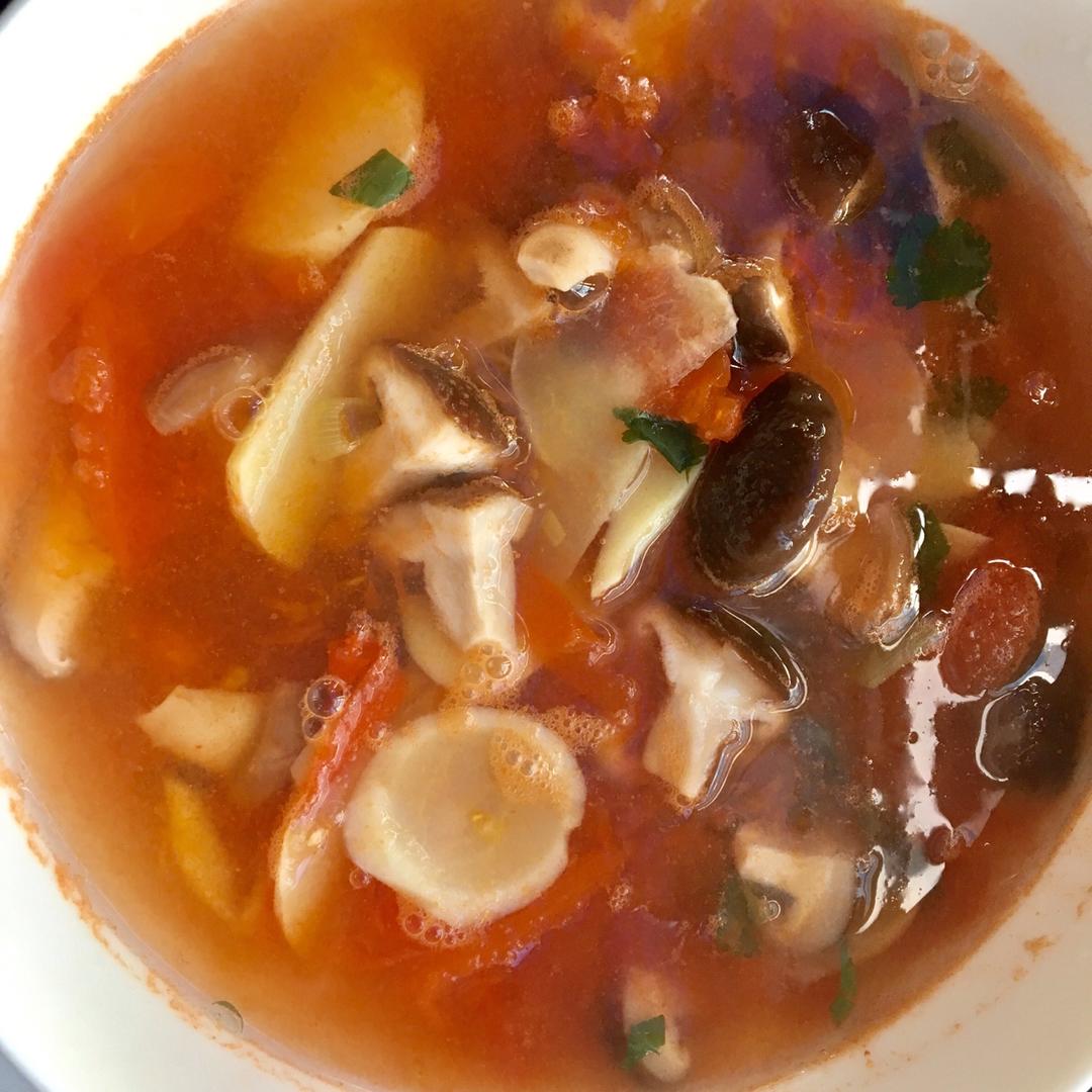 七元元做的番茄蘑菇汤