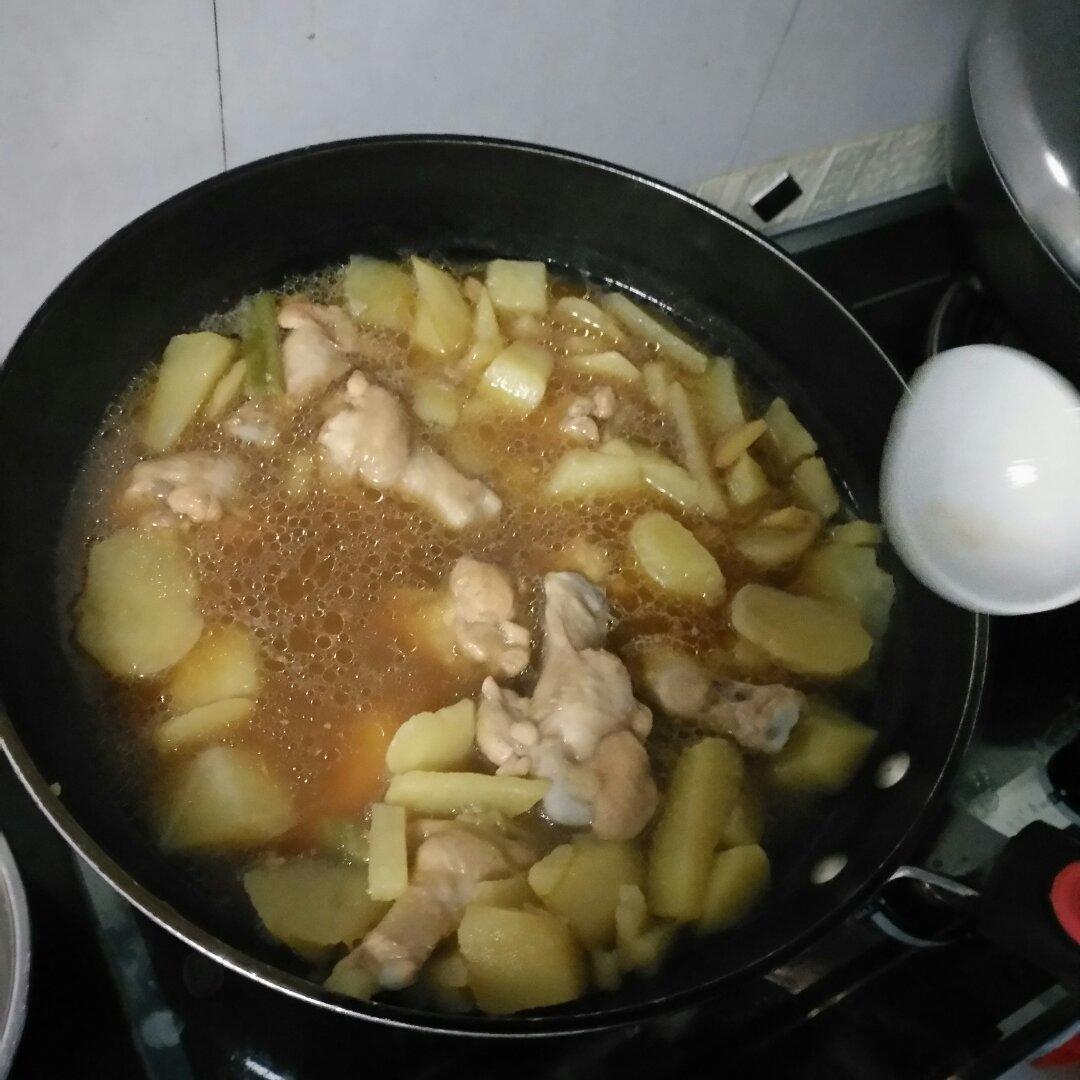 土豆炖翅根