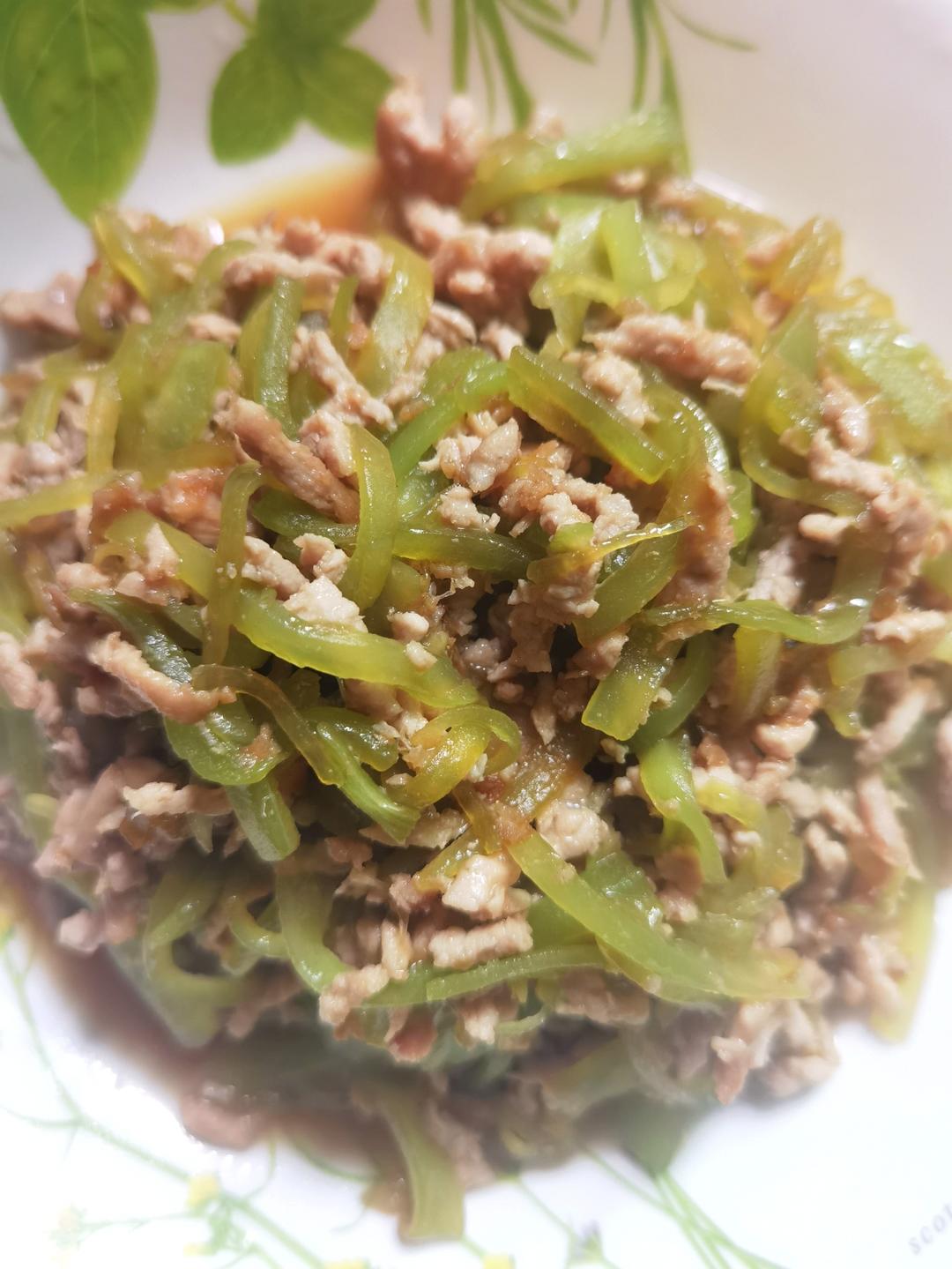 简单又好吃的莴笋炒肉