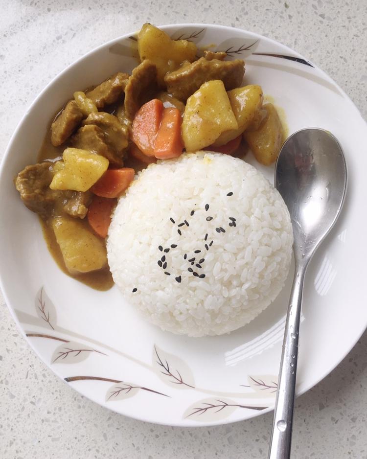 Mr董的招牌咖喱牛肉饭