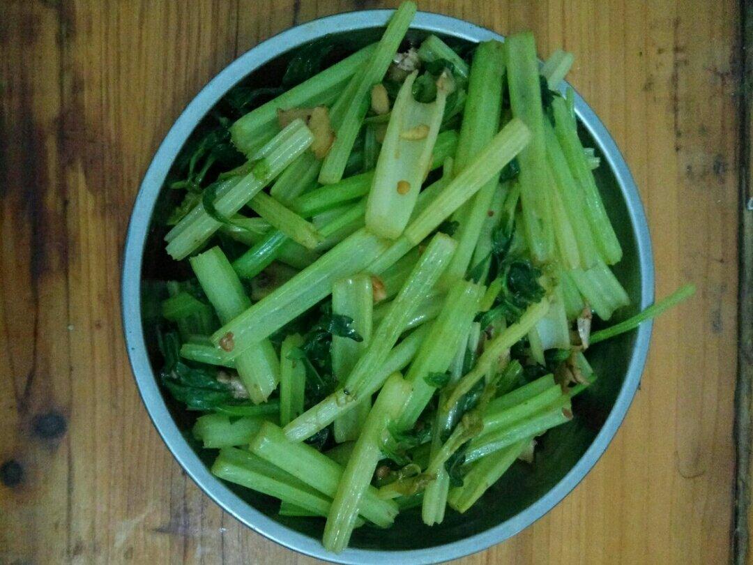 低脂瘦身素炒芹菜