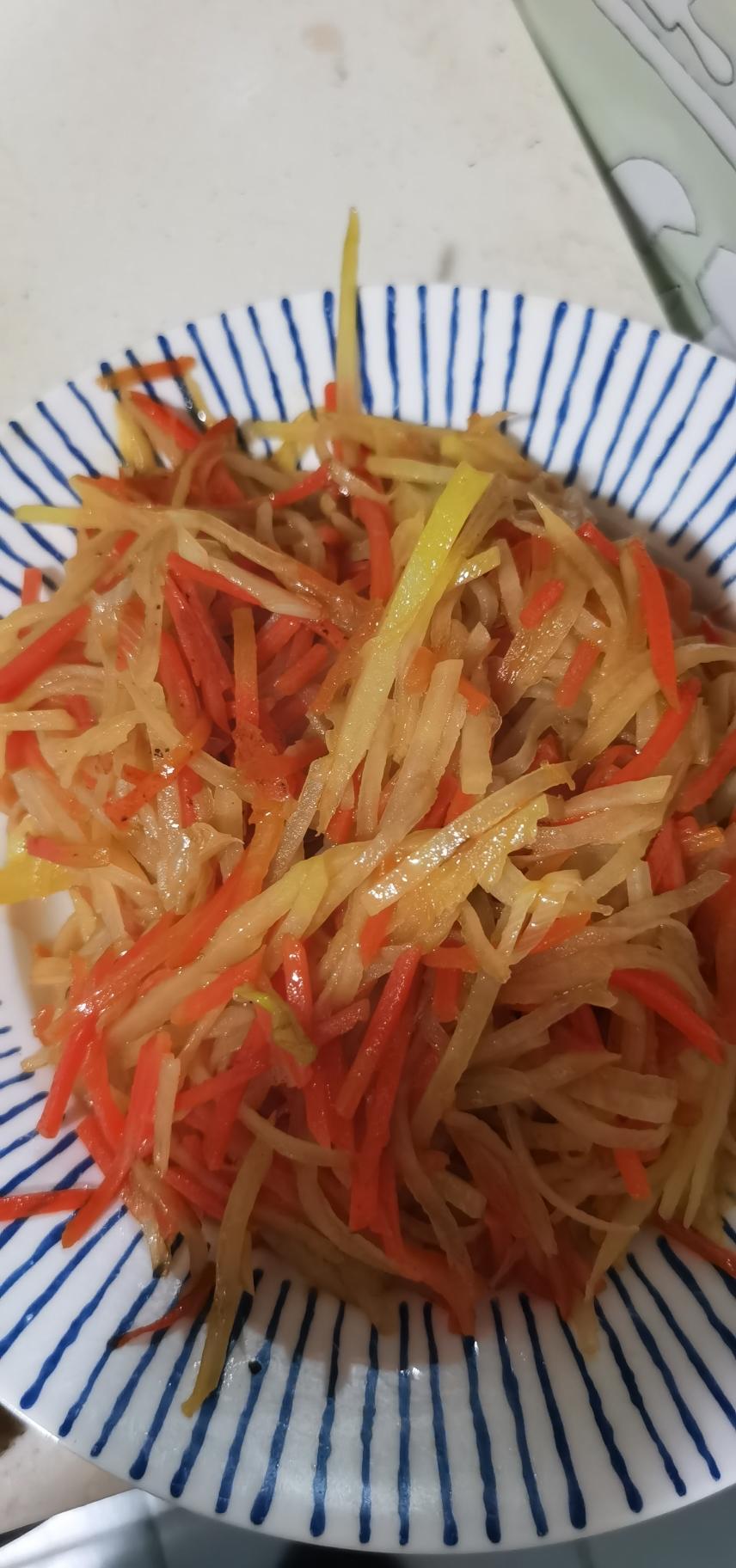 家庭版懒人版醋溜胡萝卜土豆丝