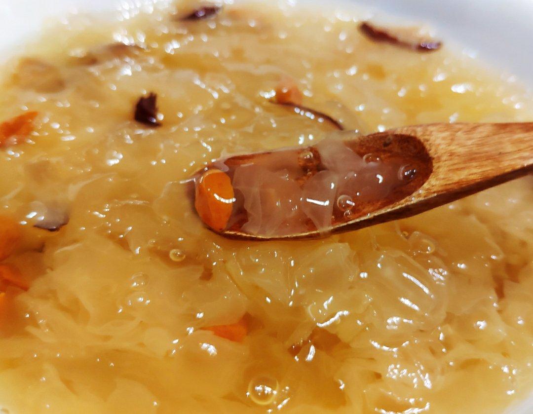 冰糖银耳红枣汤