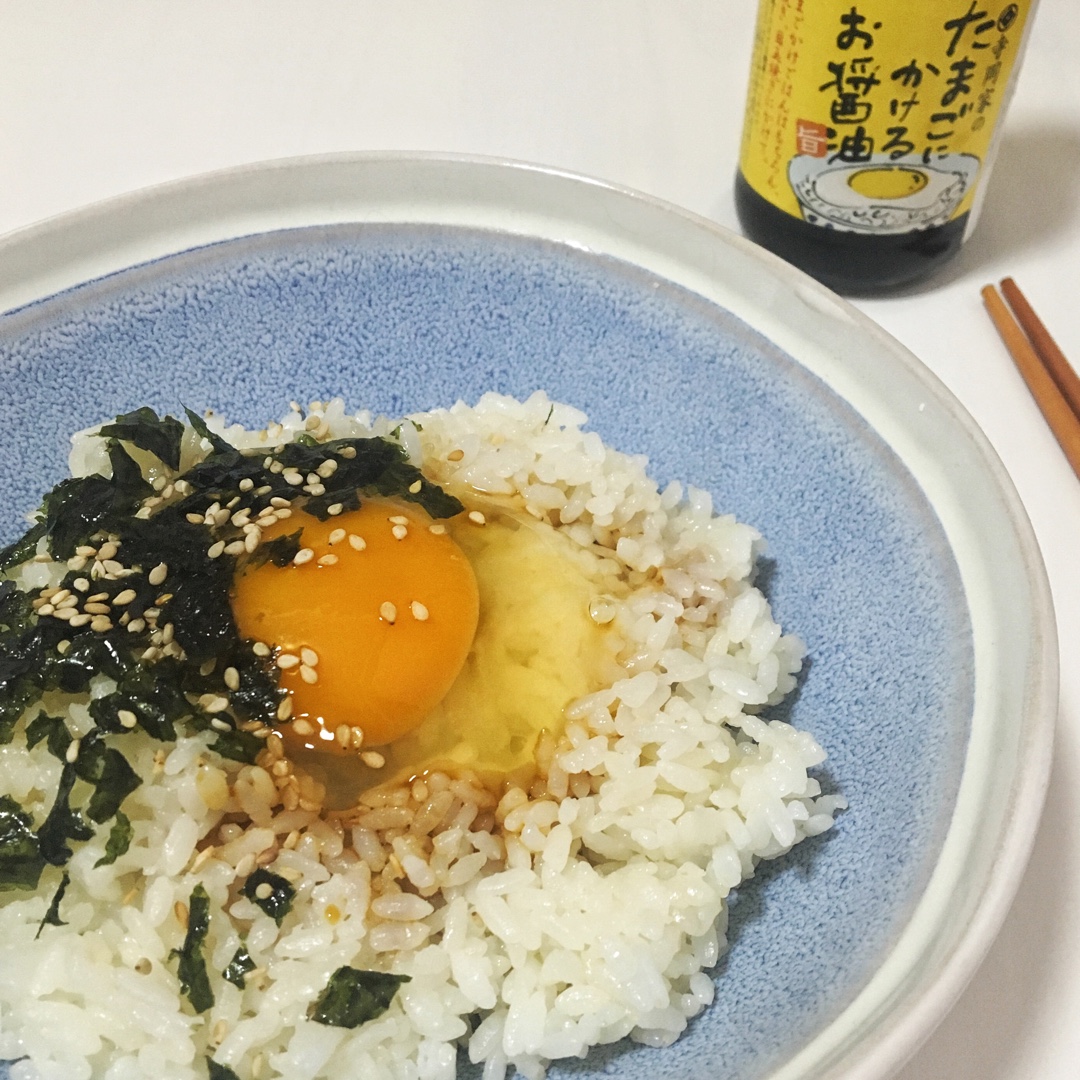 生鸡蛋盖饭