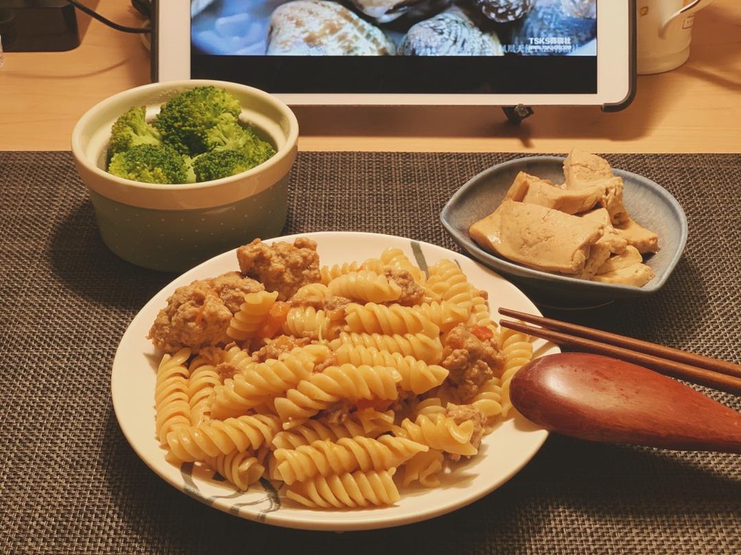 番茄肉酱意大利通心面