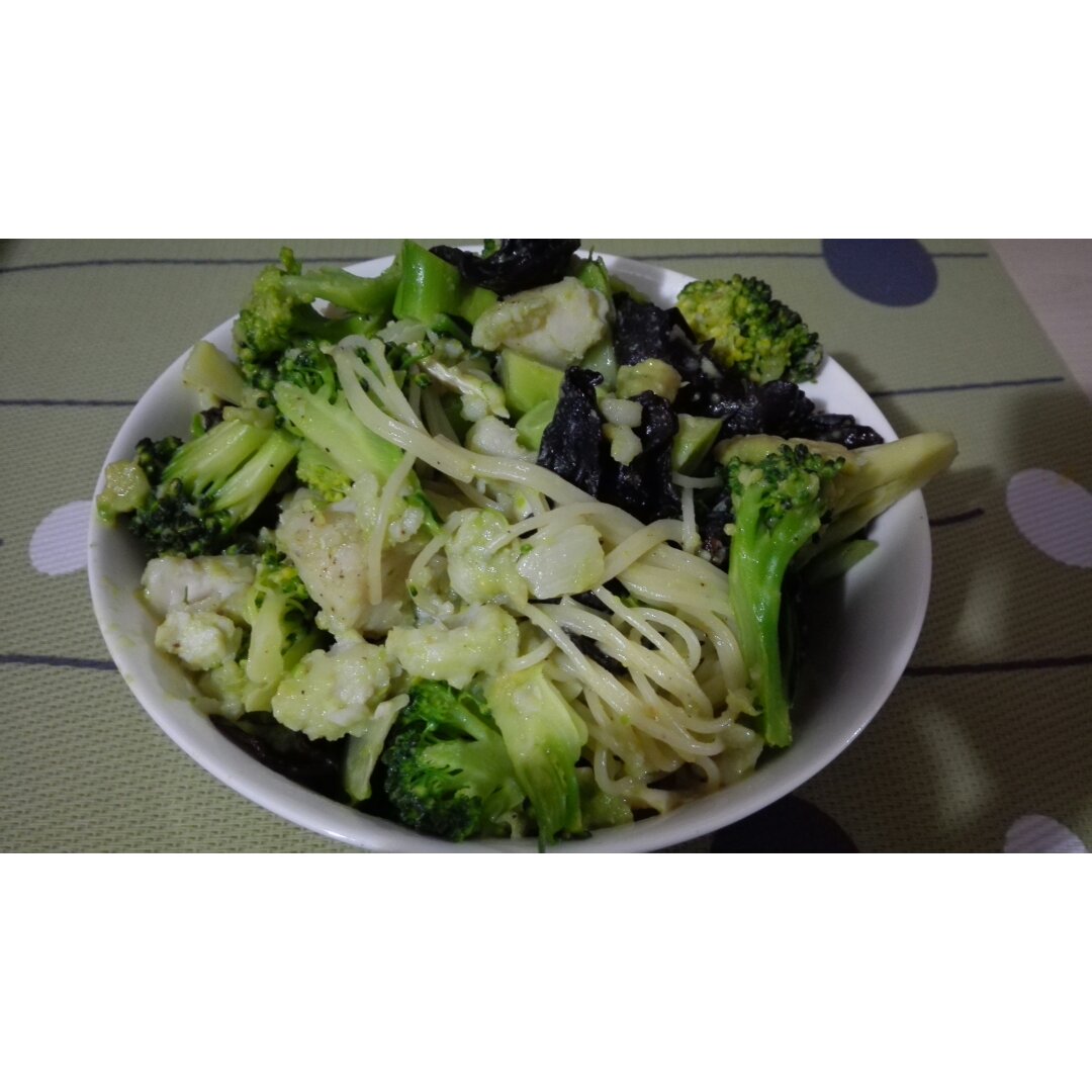 小清新牛油果火腿意面