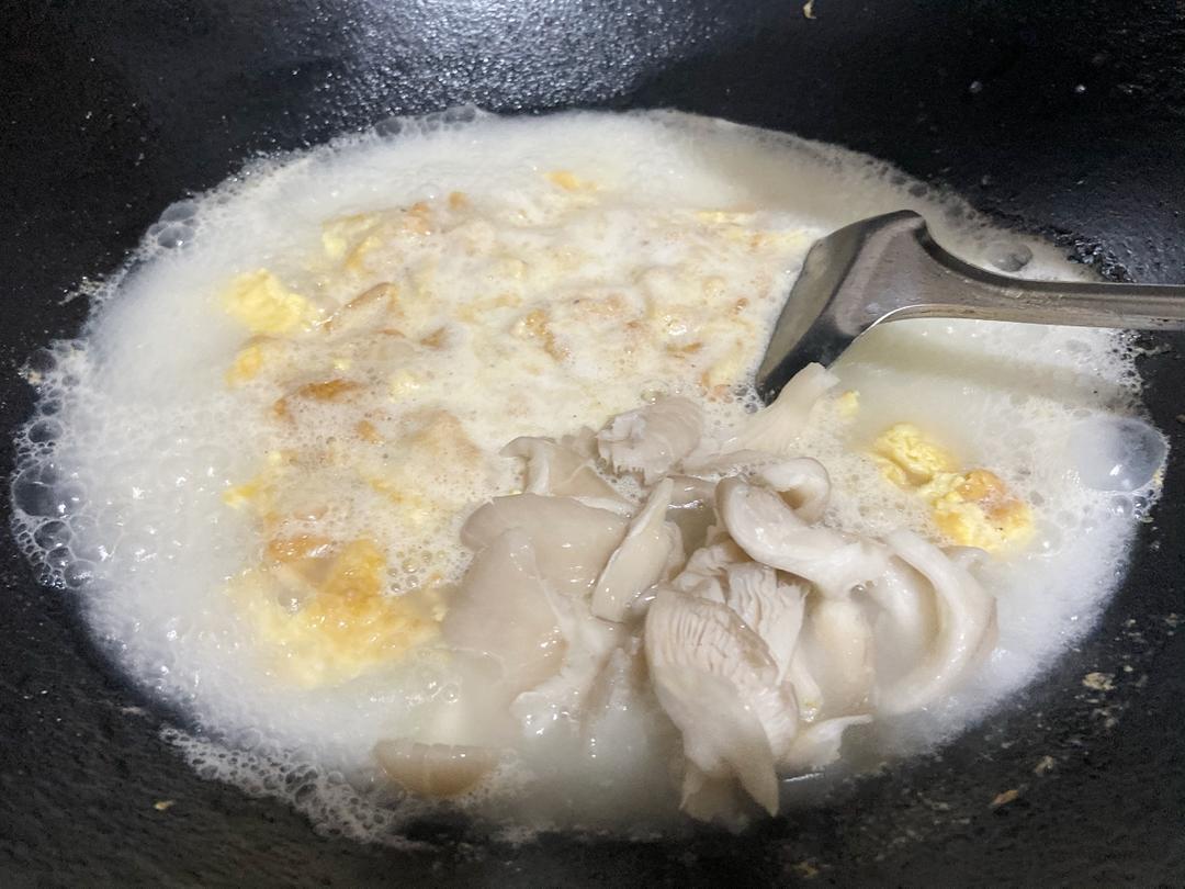 鸡蛋平菇汤的做法 步骤7