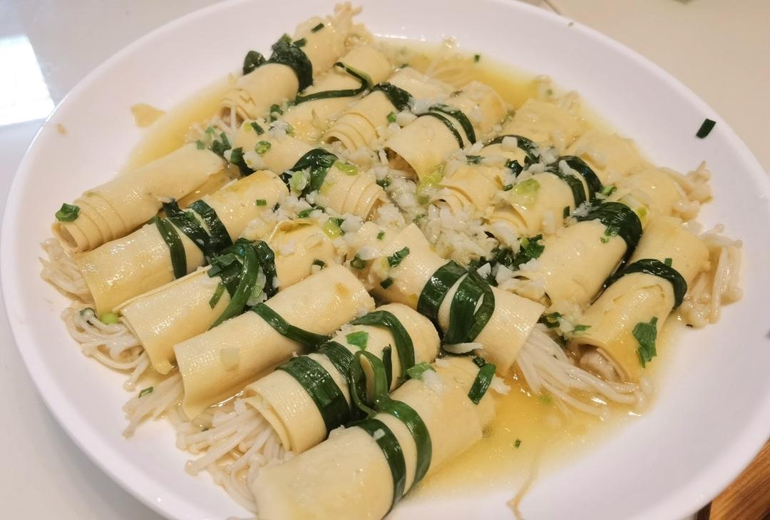 豆皮卷金针菇