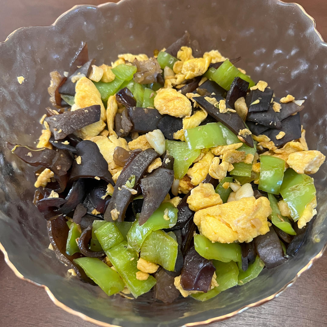 黑木耳青椒炒鸡蛋（营养又下饭）