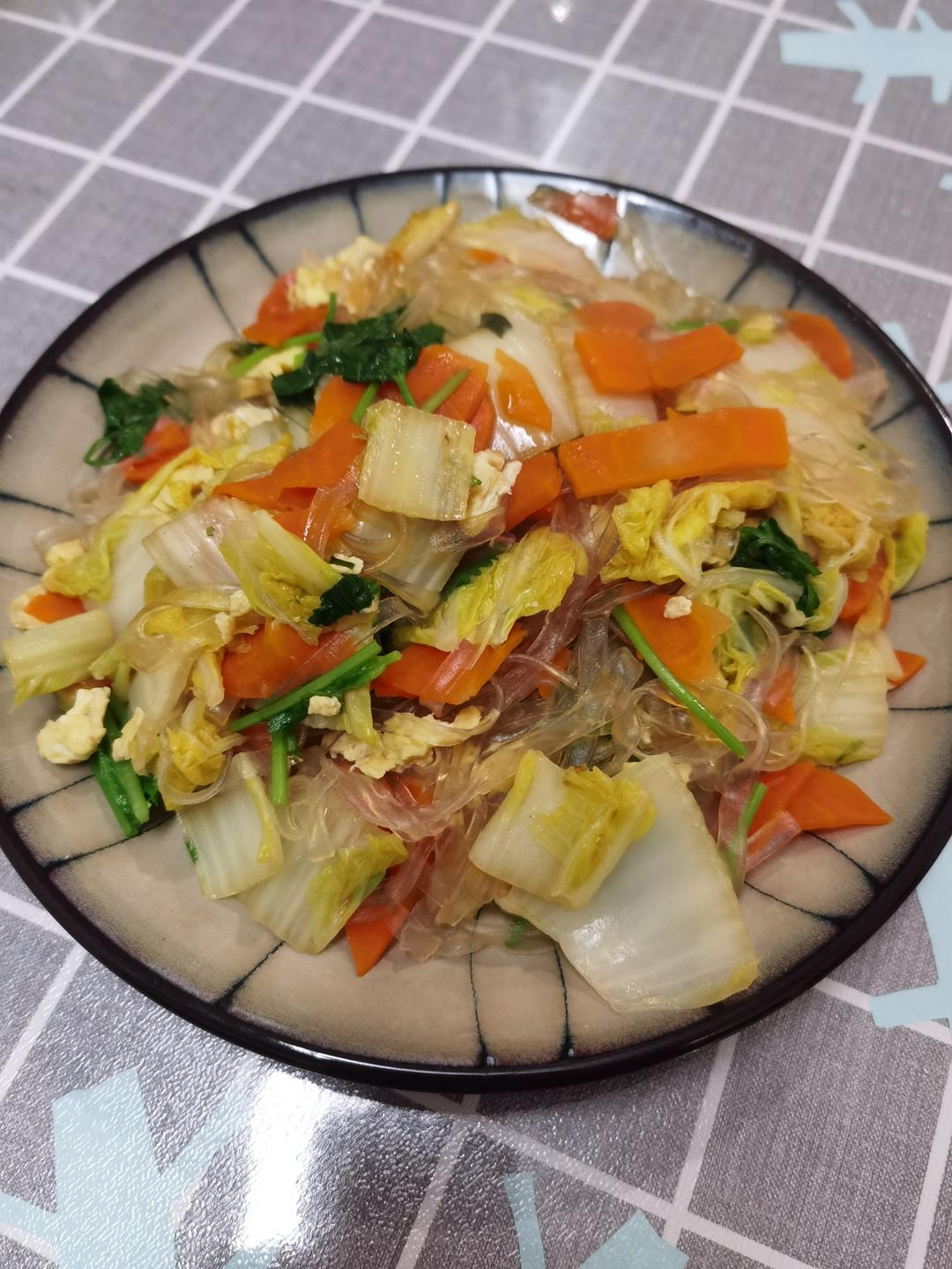 做鸡蛋炒粉丝，千万不要直接炒，多加一步，好看又好吃