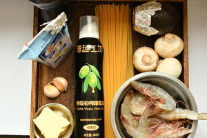 牛油果海虾蒜香奶油意面的做法 步骤1