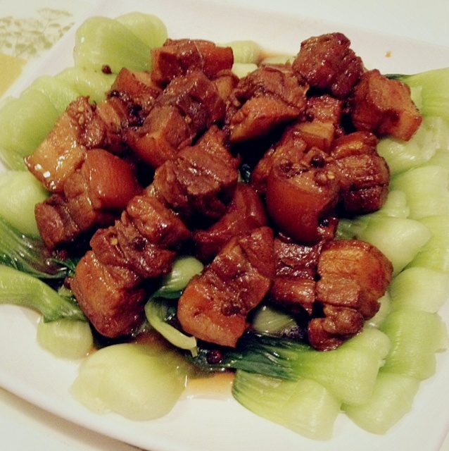 吃着碗里望着锅里的红烧肉