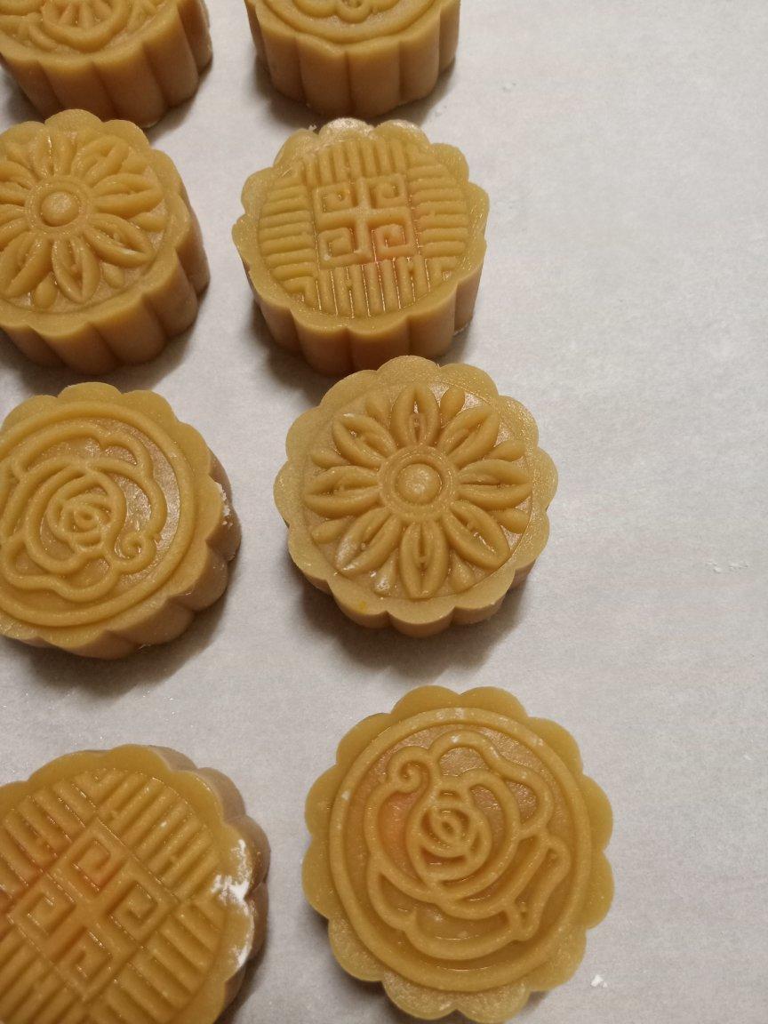 广式月饼—蛋黄莲蓉月饼