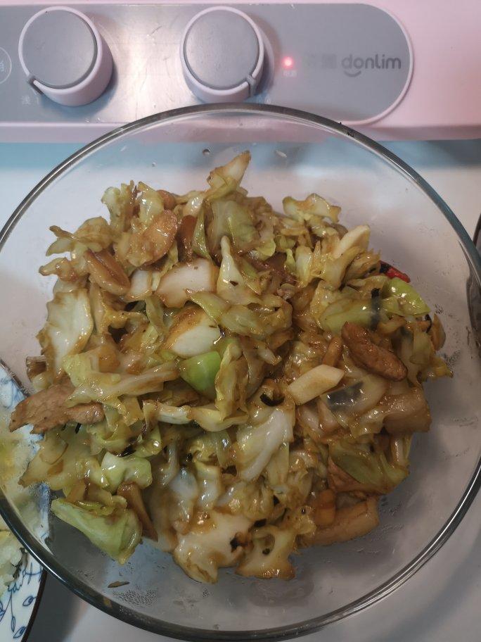 五花肉炒手撕包菜