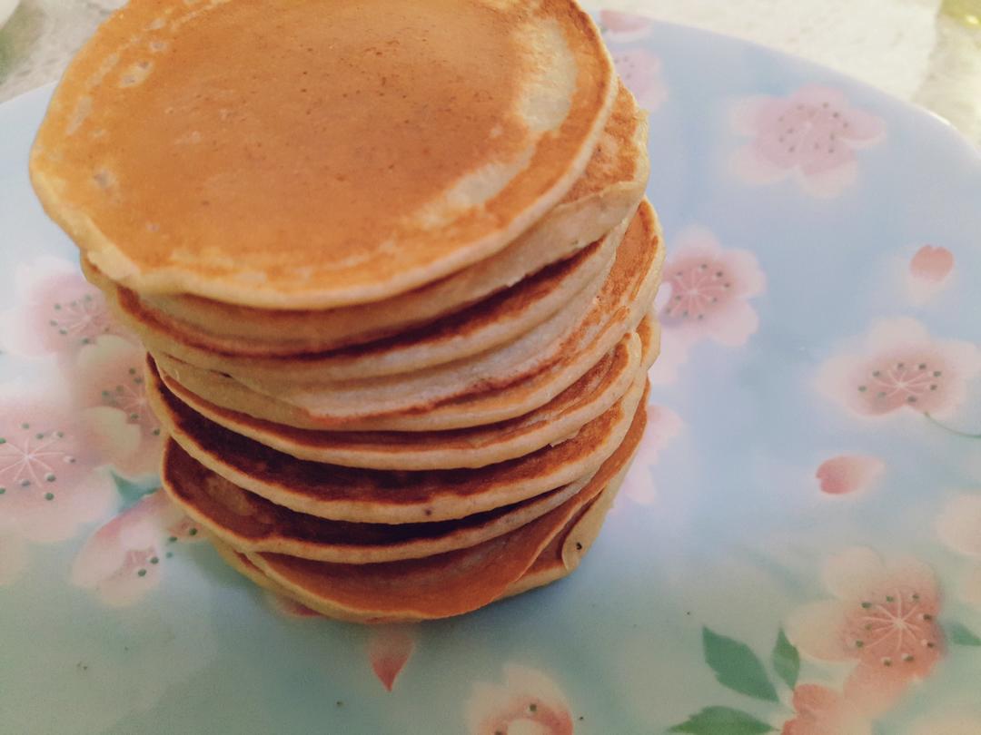 【减脂早餐】无油香蕉松饼（超简单）