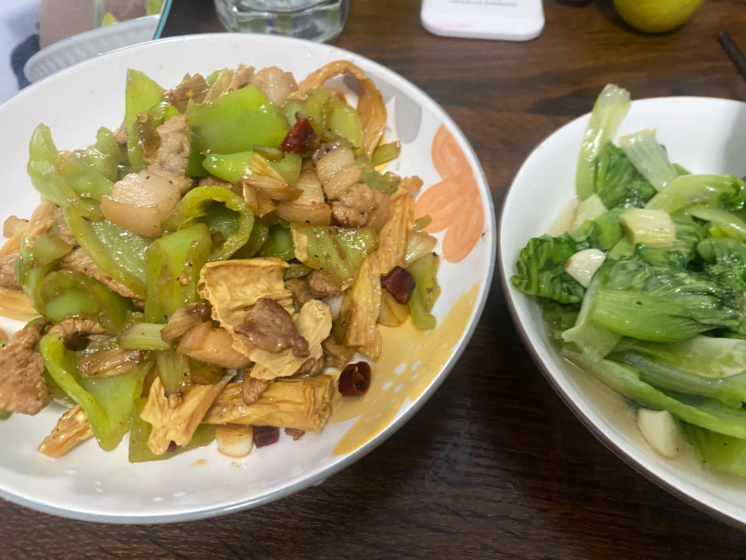 青椒腐竹炒肉的做法