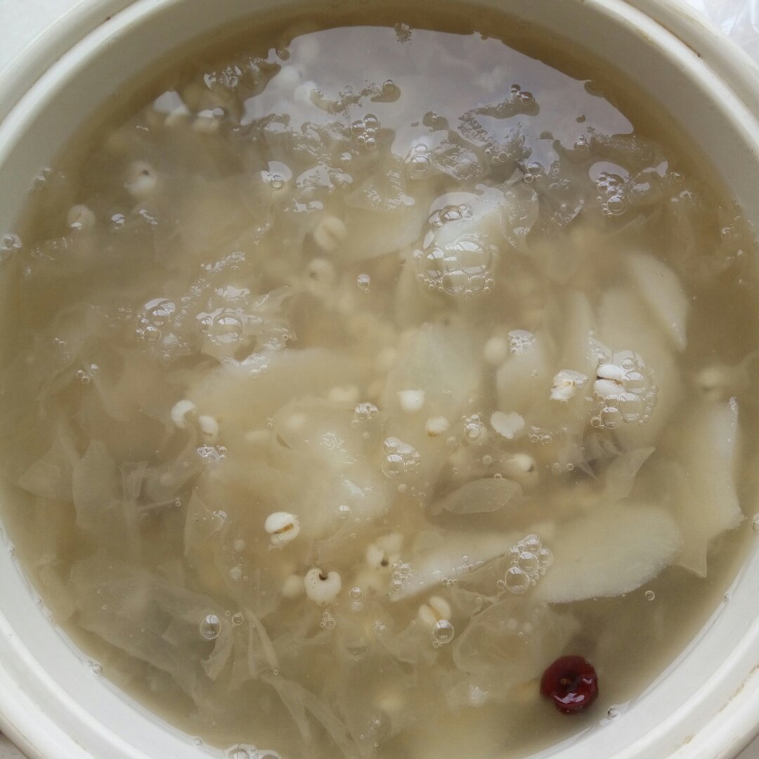 红枣薏米银耳羹