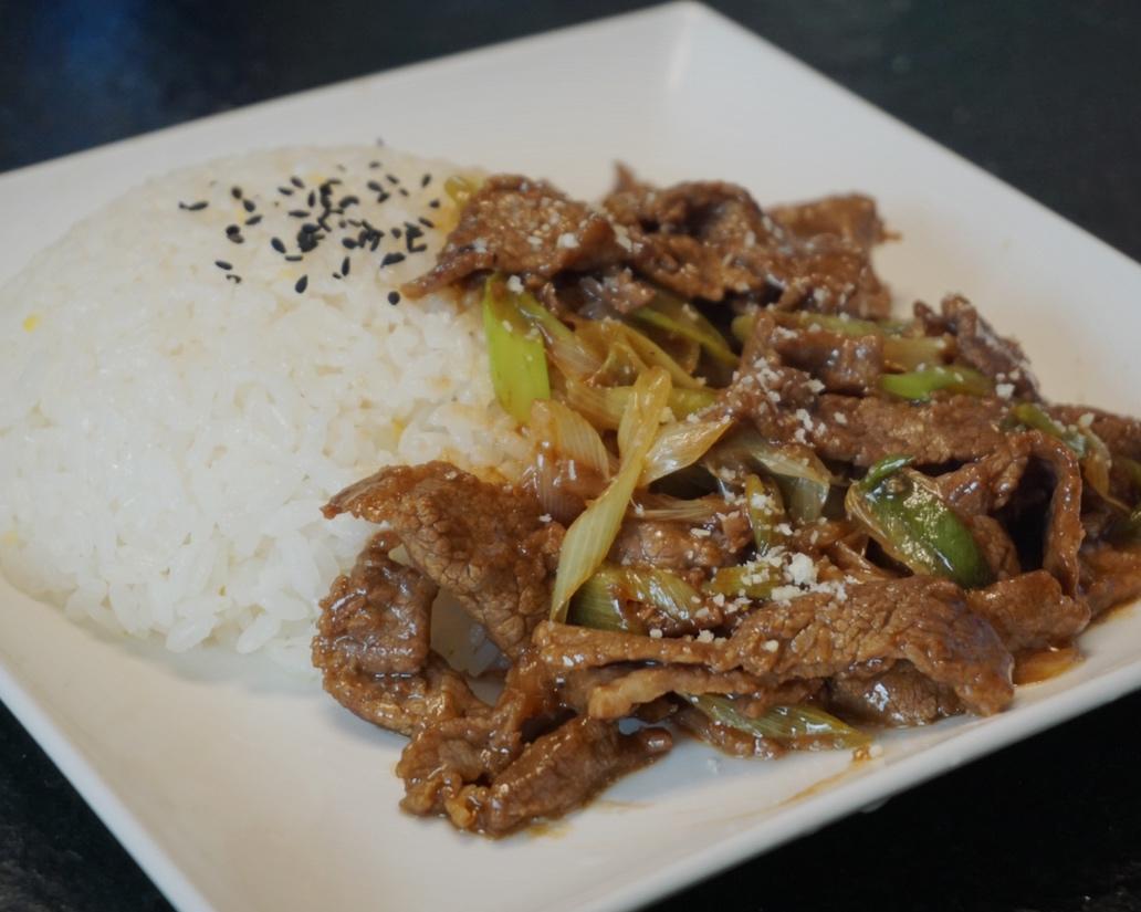 料超足的葱爆牛肉盖浇饭的做法