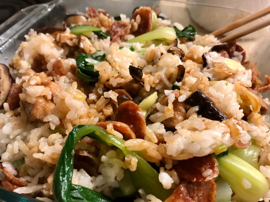 饭焦香香的窝蛋腊味煲仔饭呀