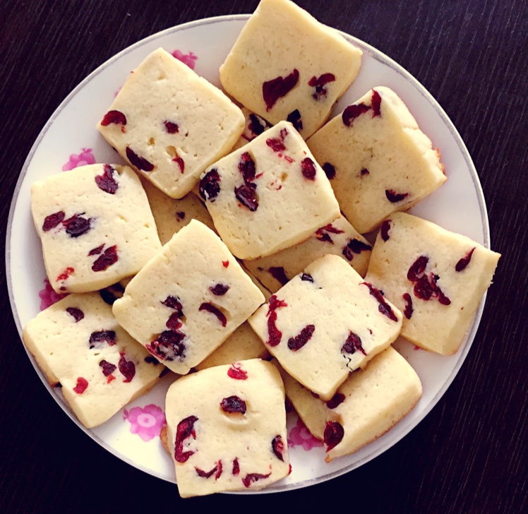 好吃懒做的小兔子做的蔓越莓曲奇