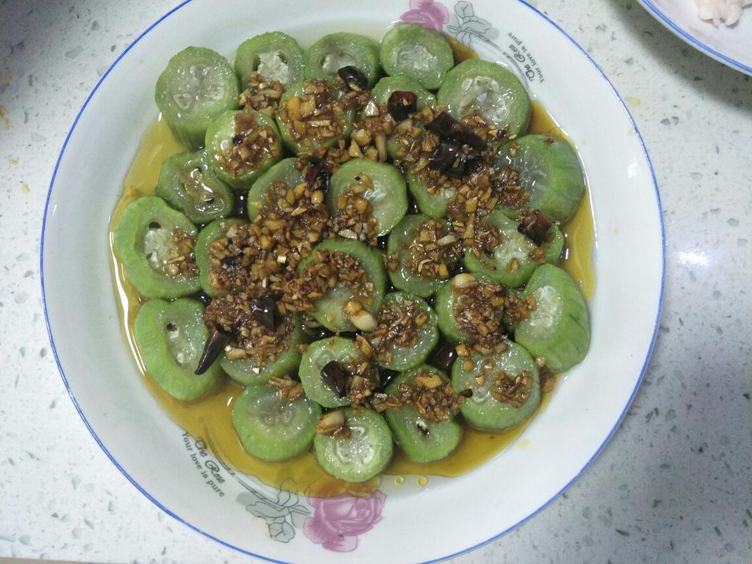 只需要五分钟就可以的美味蒜蓉蒸丝瓜