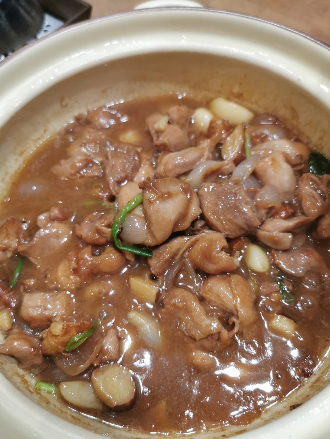 简单的美味沙姜鸡煲的做法