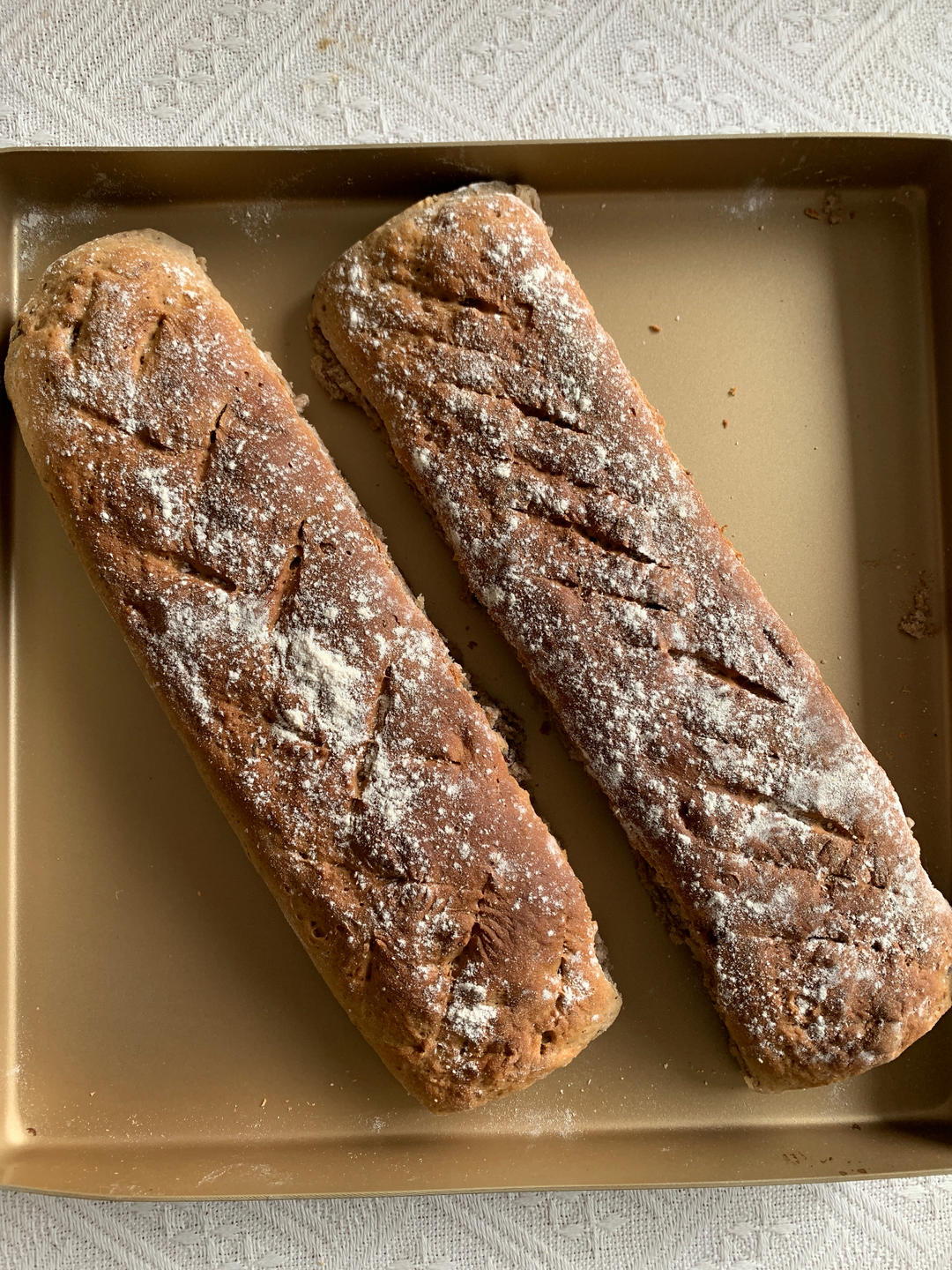 清茶666做的香蕉全麦果仁软欧包