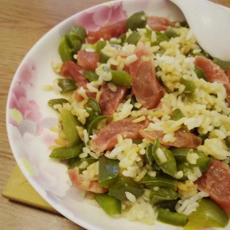 彩椒腊肠焖饭