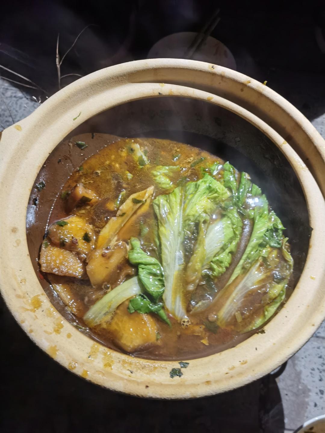 广式碳锅牛腩煲