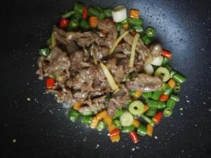 小炒牛肉的做法 步骤9