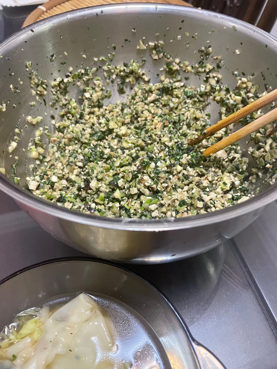 豆干木耳白菜香菇餡餛燉