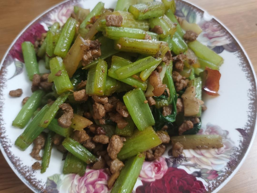 芹菜炒肉