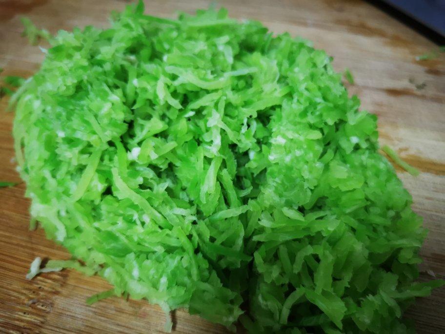 会连续吃八个的萝卜馅饼