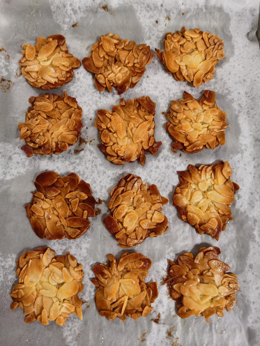 奶香浓郁｜巨好吃的焦糖杏仁酥～瓦片酥