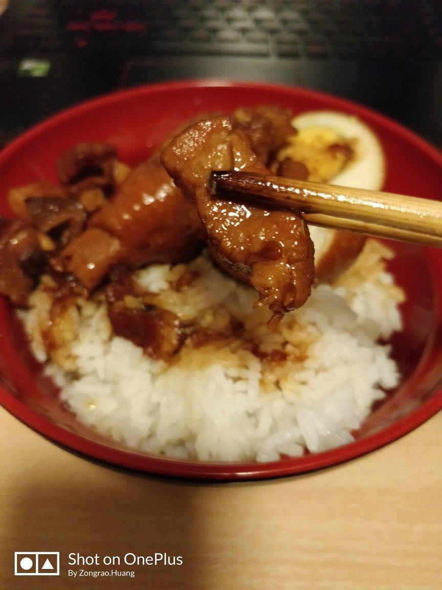 洋葱酥卤肉饭