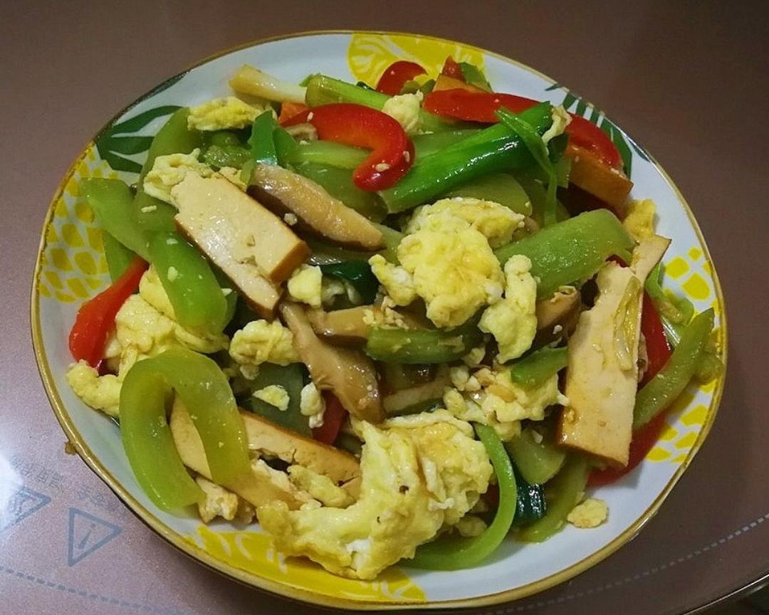 香干莴笋蒜苗炒鸡蛋的做法