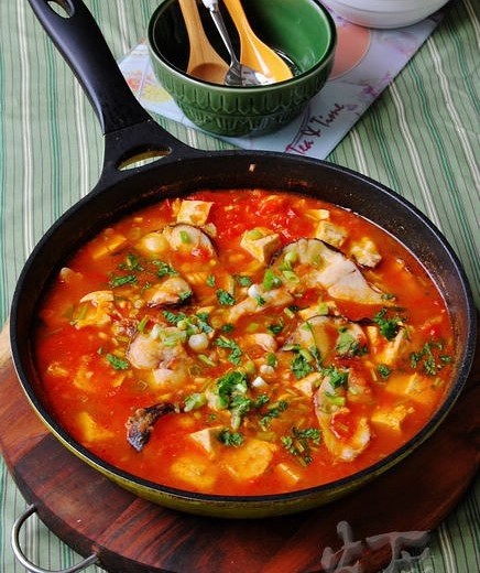 番茄黑鱼豆腐汤的做法